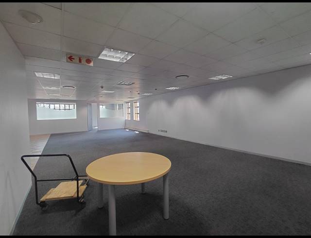 164M² OFFICE TO LET IN BRYANSTON